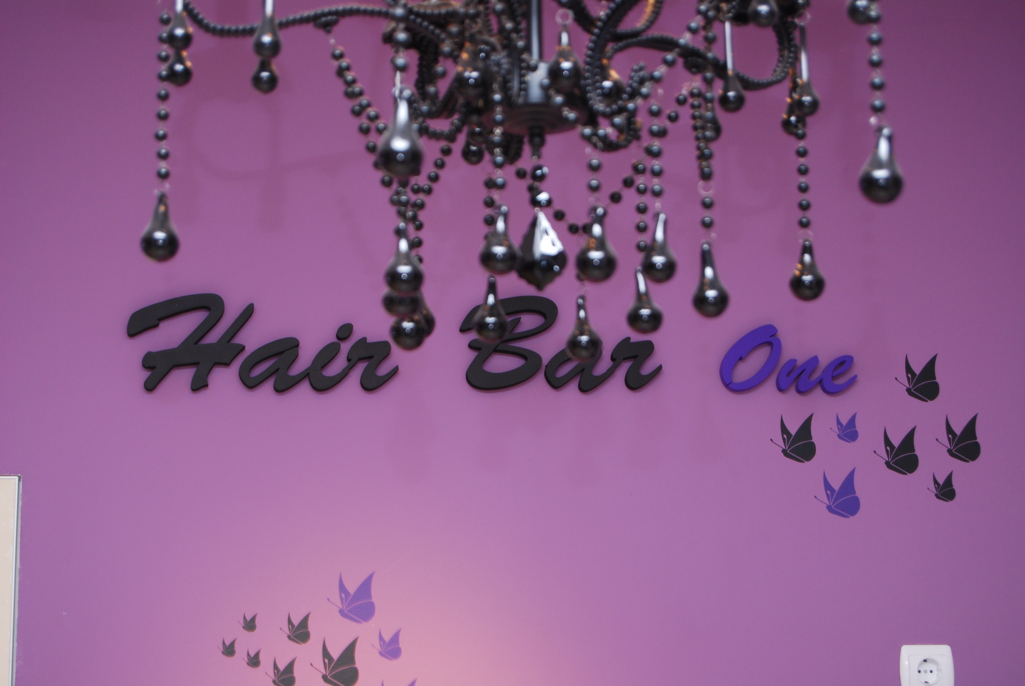 Sabina si HairBar reduc pretul la infrumusetare