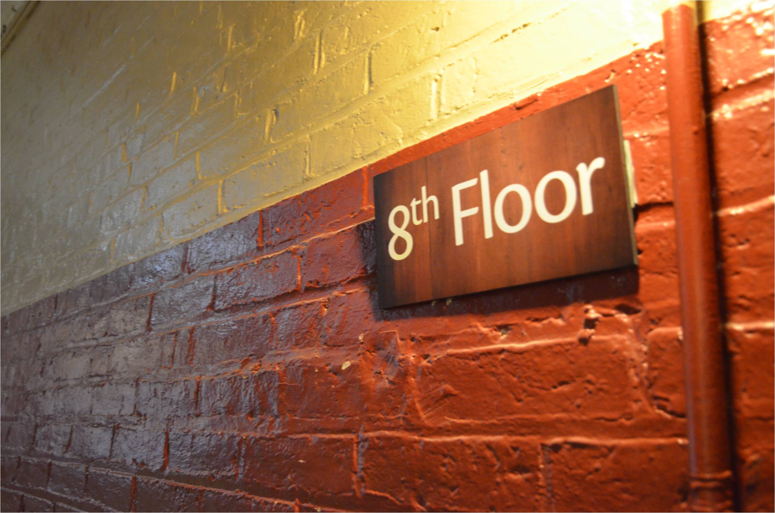 Romania de la etajul 8