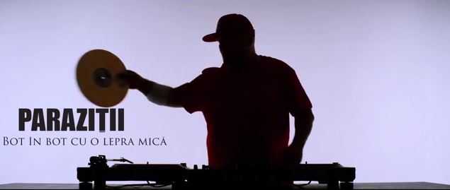 parazitii-bot-in-bot-cu-o-lepra-mica