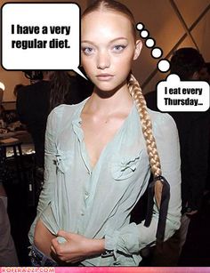 Jos cu scheletele ambulante!