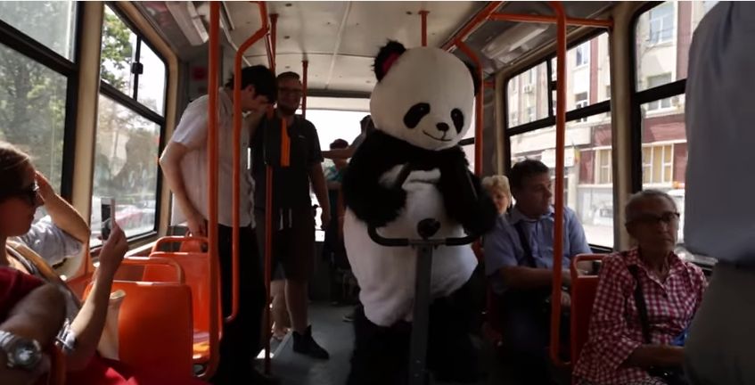 Cum slabesti mergand cu tramvaiul