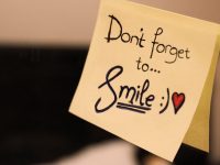 Zâmbește. Acum. Și poate și câștigi ceva :)