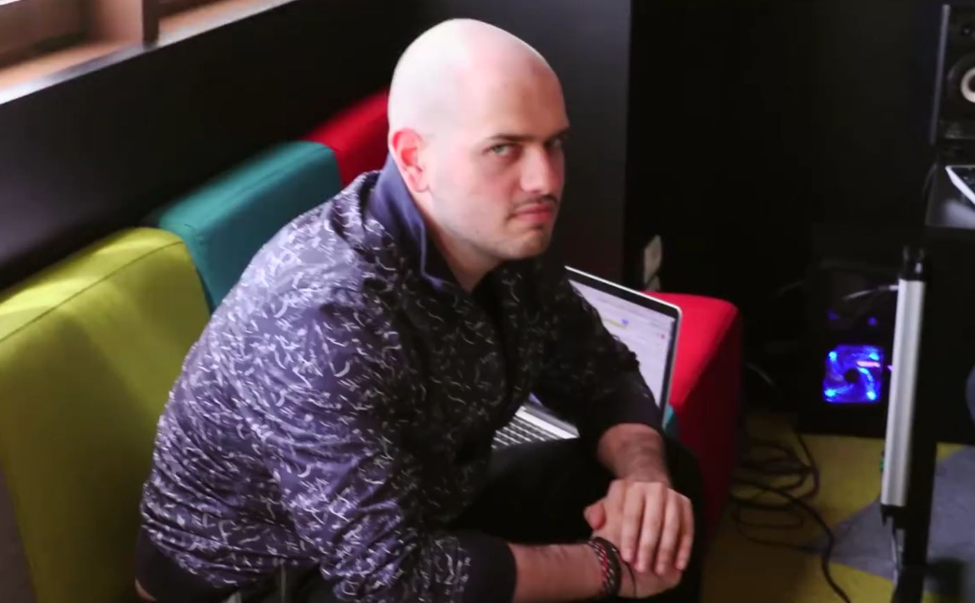 Concurs: ce e #denecrezut, își dă like singur și urmează să fie lansat?